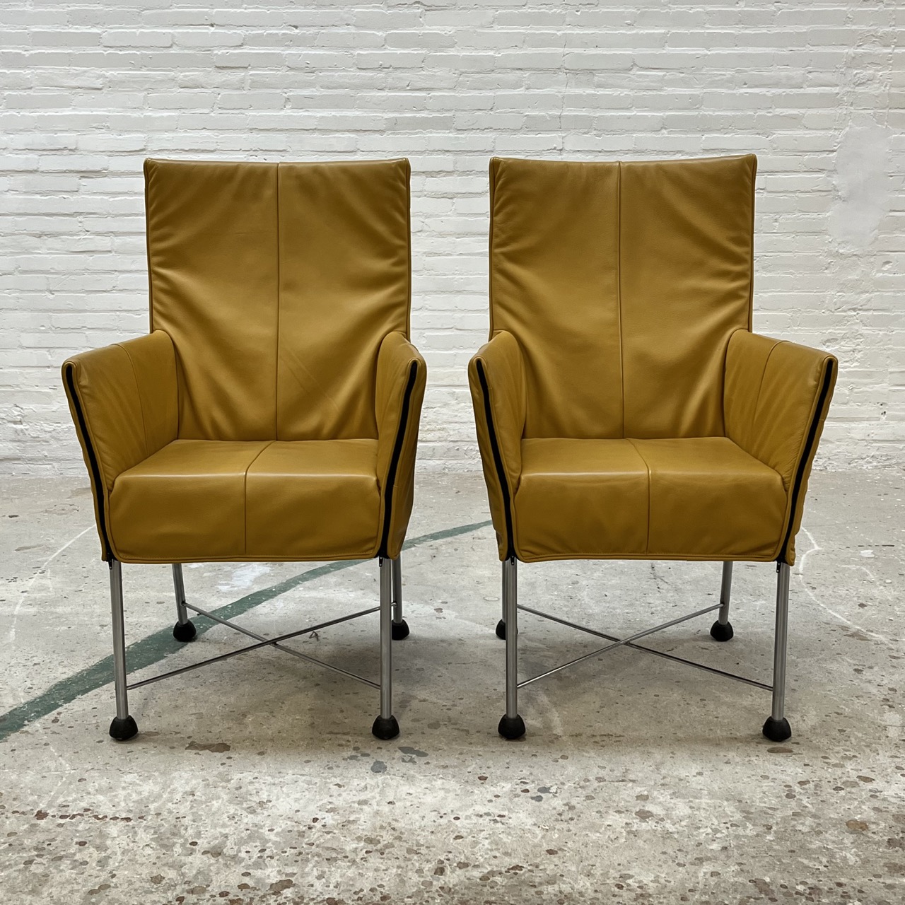 Vintage side chairs 'Chaplin'