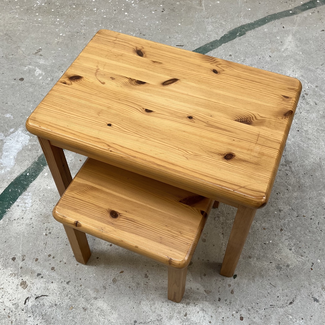 Vintage nesting tables pine