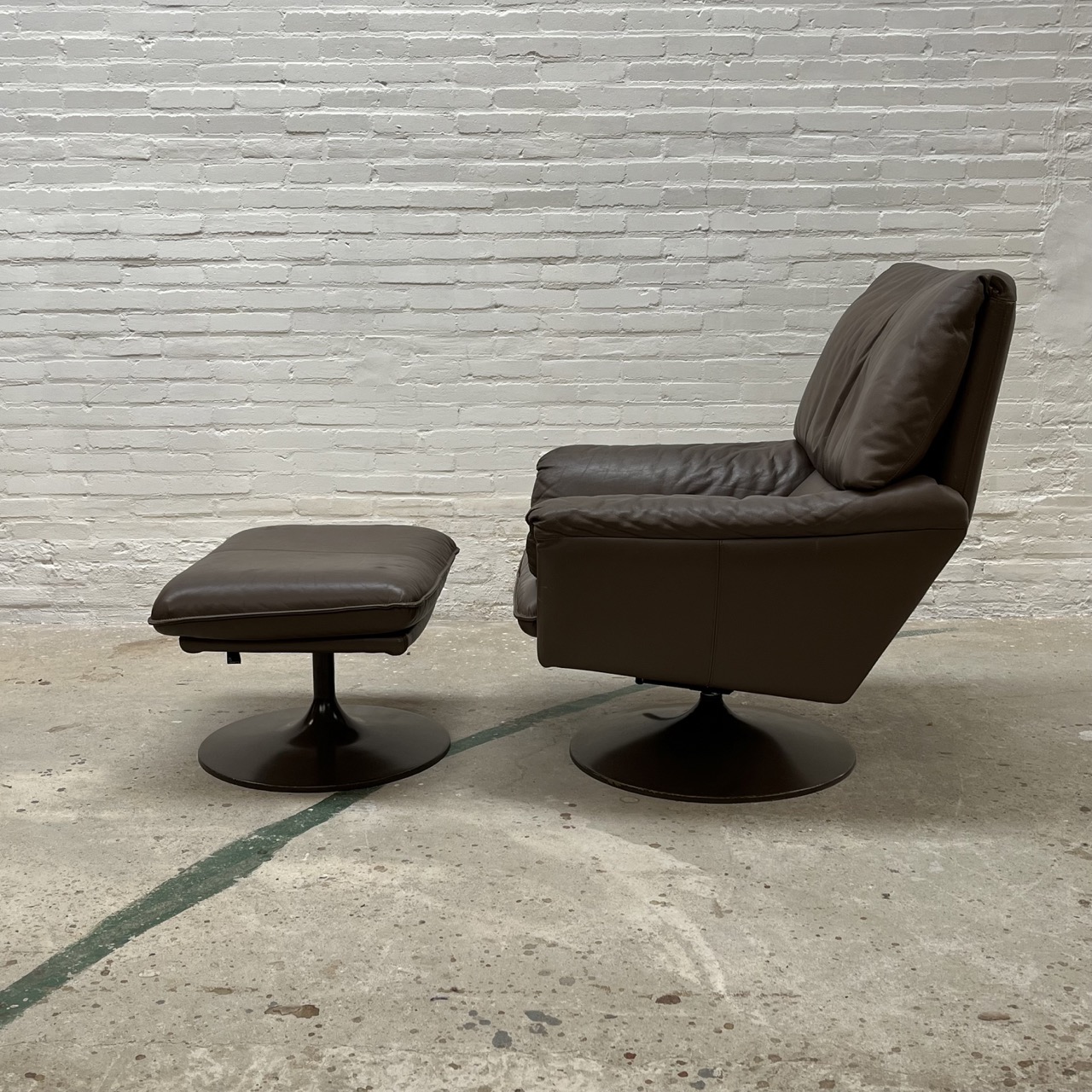 "Cécé" Lounge Chair & Ottoman