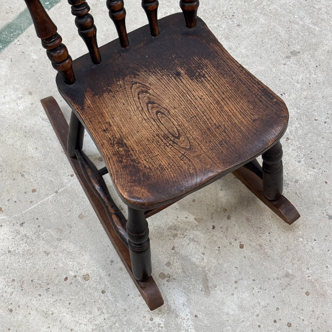 Antique Rocking Chair "Windsor" 