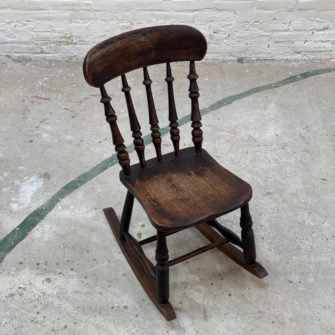 Antique Rocking Chair "Windsor" 