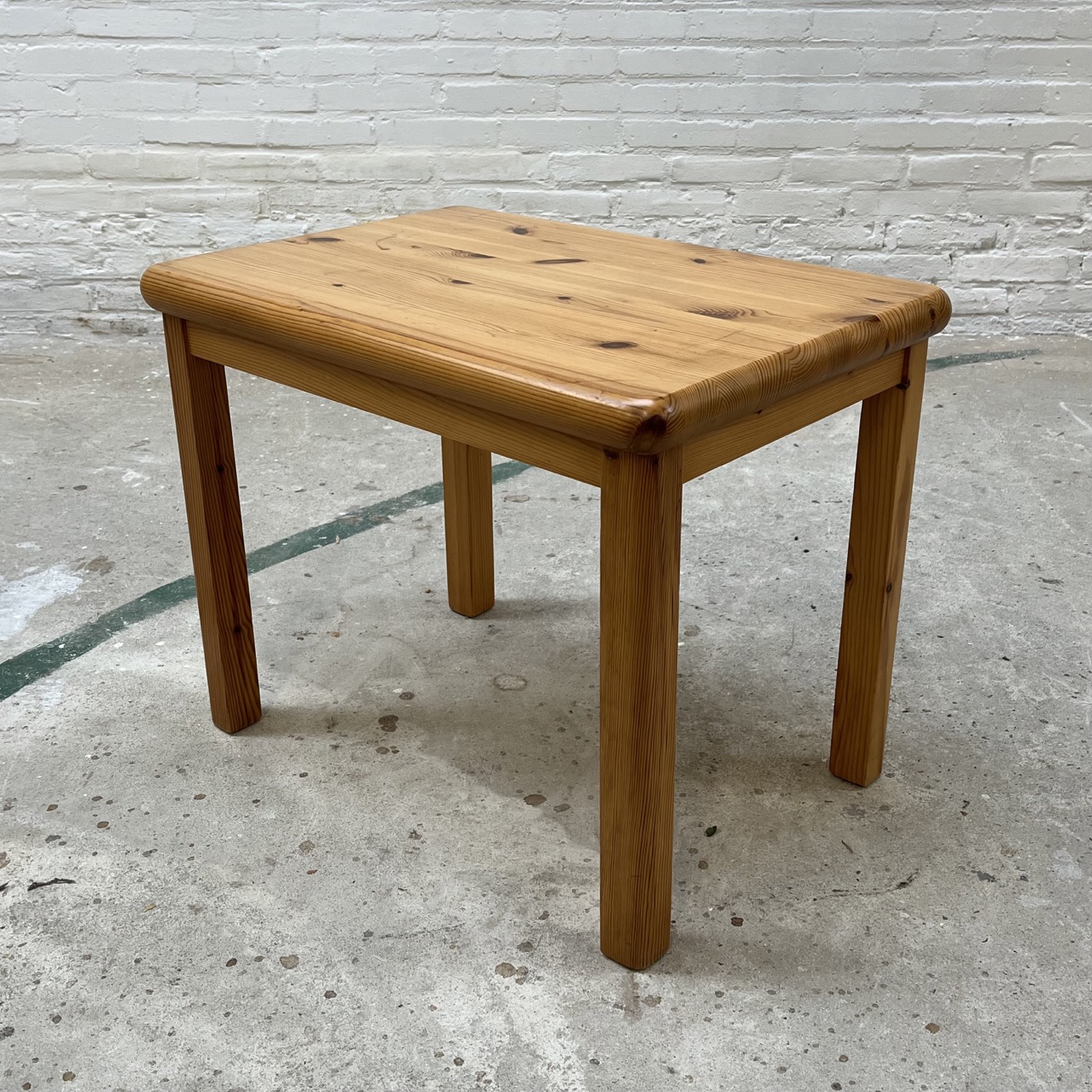 Vintage nesting tables pine