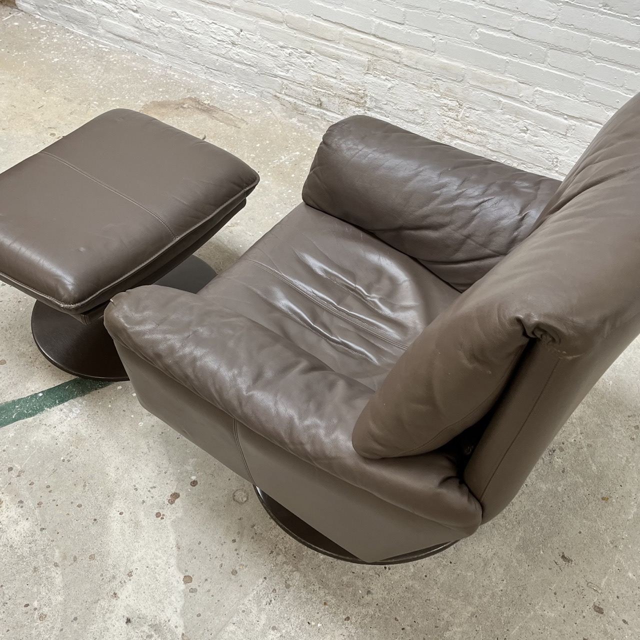 "Cécé" Lounge Chair & Ottoman